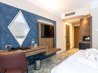 . Hotel Crystal