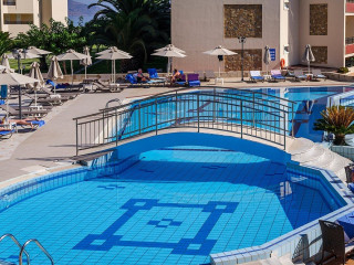 Vantaris Palace