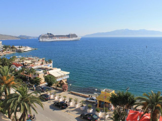 Aquamarine Apartments (Sarande)