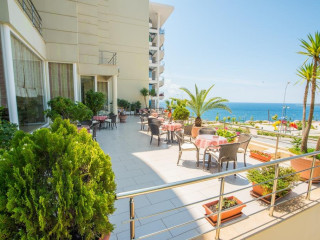 Oasis Hotel (Sarande)