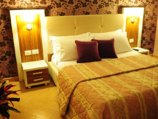 Gold Hotel (Vlore)