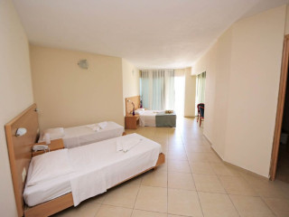 Larisa Boutique (fost Rhodes Lykia Boutique)