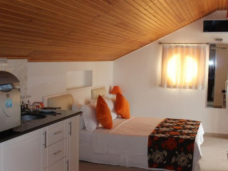 GOLDEN LIFE HEIGHTS HOTEL (Adults Only)