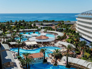 CRYSTAL ADMIRAL RESORT SUITES AND SPA