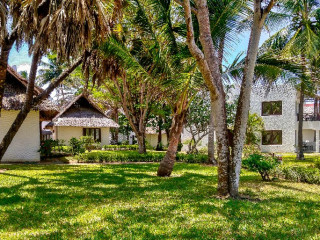 Jacaranda Indian Ocean Beach Resort (R)