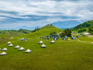 Ursa Mica Glamping Resort (Sirnea)..