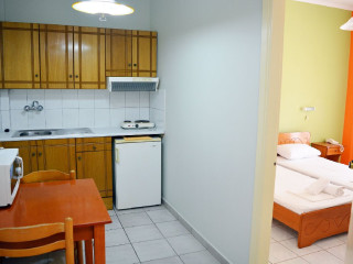 Montes Studios and Apartments (Alykes)