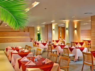 Coral Sea Aqua Club Resort 