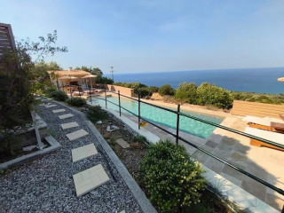 Lorraines Apartments