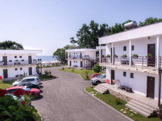 BUNGALOWURI LA MARE.