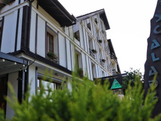 HOTEL ESCALADE.