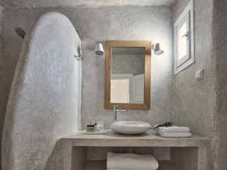 Cliffside Suites (Firostefani - Santorini)