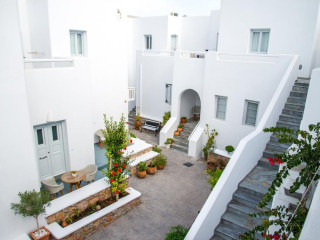 Makris Hotel (Kamari Santorini)