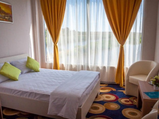 Bella Marina Hotel Plutitor..