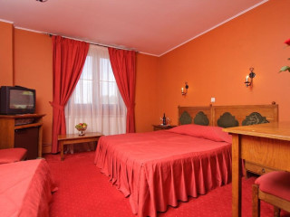 Hotel Castel Dracula (Piatra Fantanele)