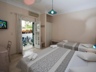 Andreas Hotel (Kamari Santorini)