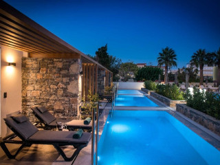 Petousis Hotel and Suites