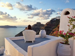 Cliffside Suites (Firostefani - Santorini)