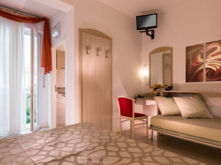 Hotel Ada (Marina Centro)