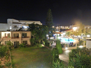 Lyristis Studios and Apartments