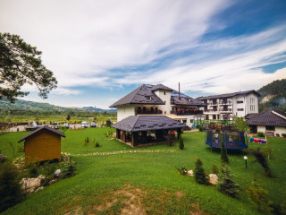 PENSIUNEA LA CONAC IN BUCOVINA