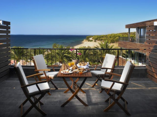 Blue Dolphin Hotel 