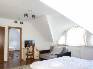 Casa Strabunicului..