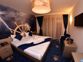 HOTEL PIRATES RESORT.