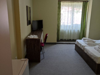 HOTEL IRI