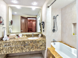 Bluebay Grand Esmeralda (R)