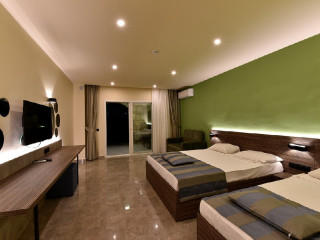 Hotel 2-4* Italia