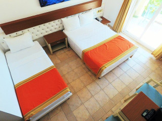 Hotel Tiana Beach