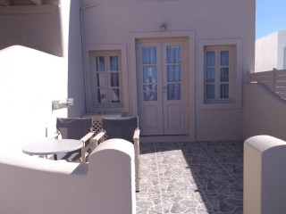 En Plo Boutique Suites (Oia Santorini)