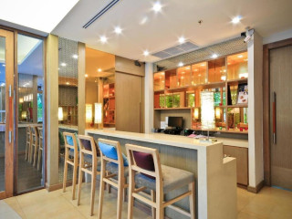 ASHLEE PLAZA PATONG