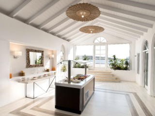Mr and Mrs White Crete Boutique Lounge (K)