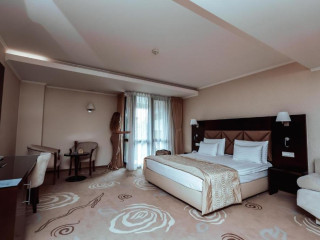 . GRAND COROANA