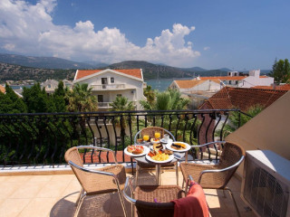 Mirabel City Center 3*