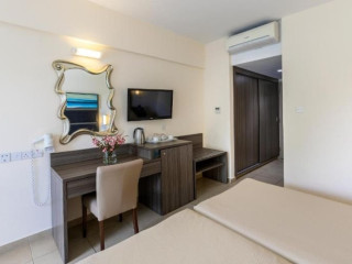 Tofinis Hotel