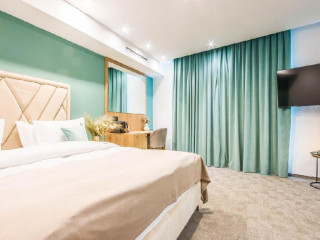 Central Carol Aparthotel