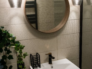 DIAMOND VIEW APARTMENTS.