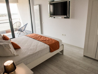 DIAMOND VIEW APARTMENTS.