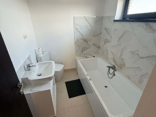 Royal cm Camere de inchiriat