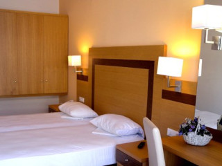 Africa (recomandat 2* superior)