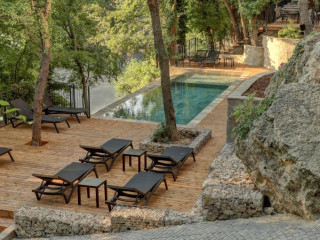 Umani Beach Hotel