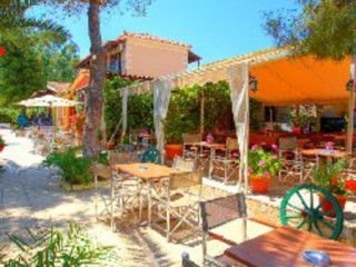 Two Brothers Studios (Kalamaki) recomandat 3*