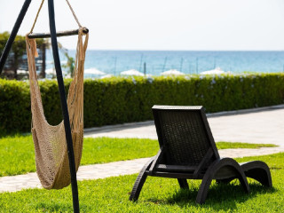 Barefoot Contessa Lourdas 