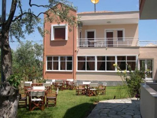 Amarilia Studios  (Skala Sachoni)