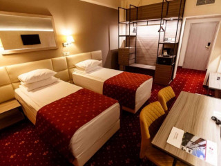 Best Western Plus Lido Hotel