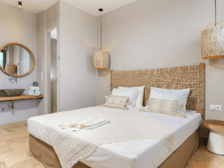 Essentia Luxury Hotel