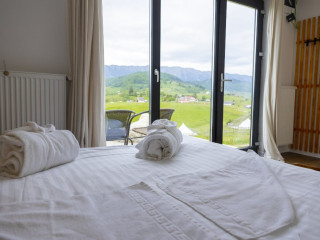 Ursa Mica Glamping Resort